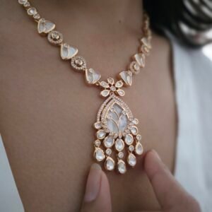 Nuri mother of pearl necklace