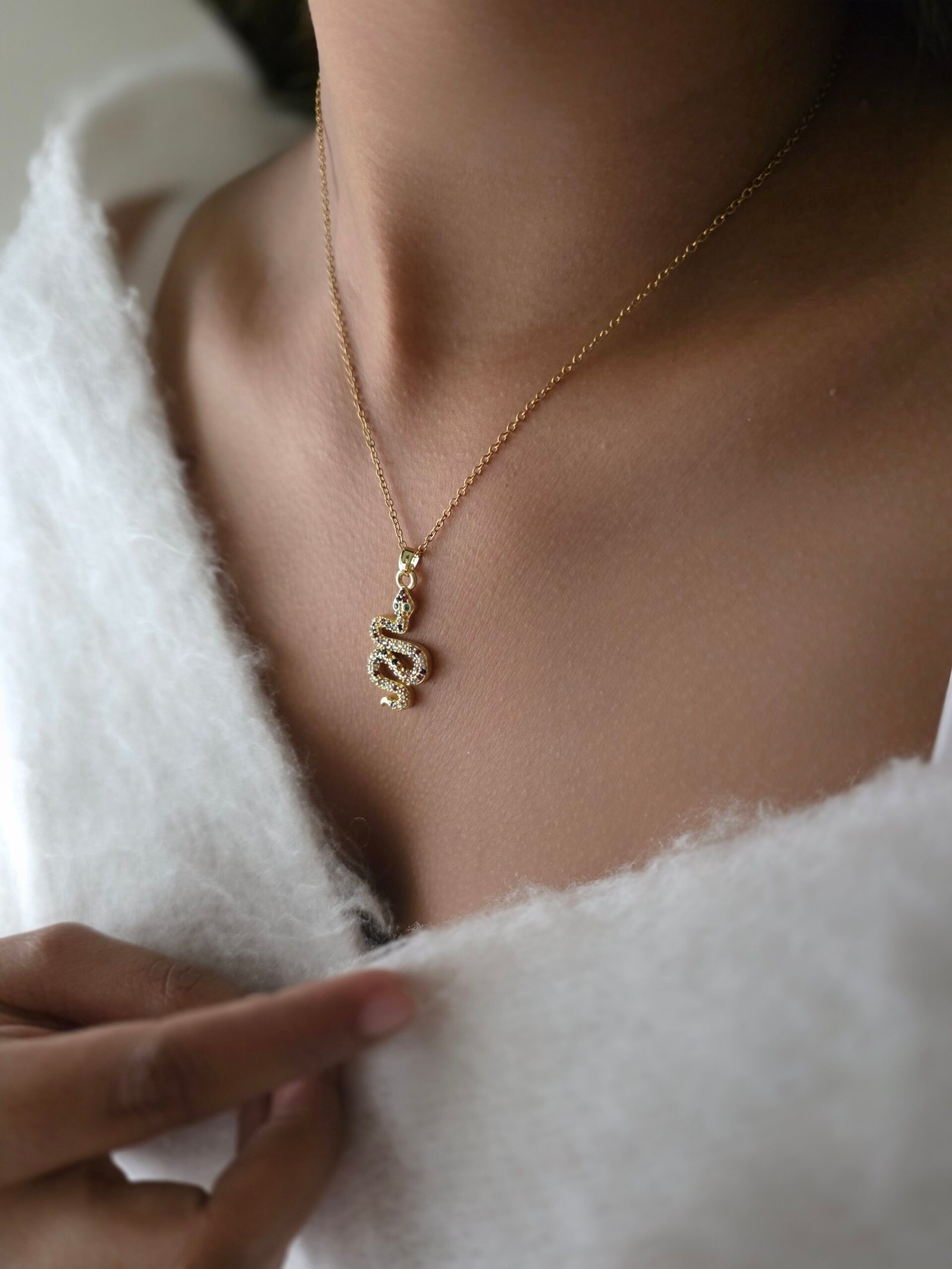 vivian-delicate-necklace