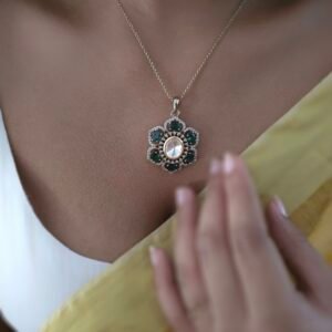 Aarini delicate necklace